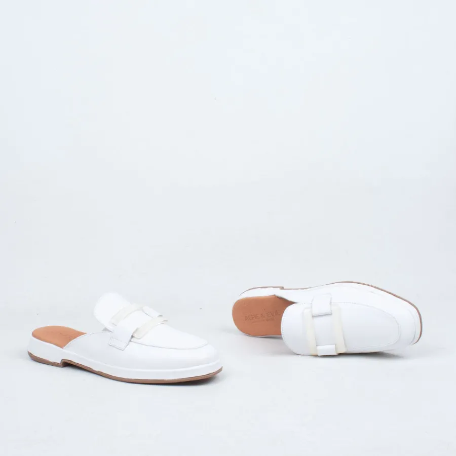 Flat^Alfie and Evie Larry Slide White