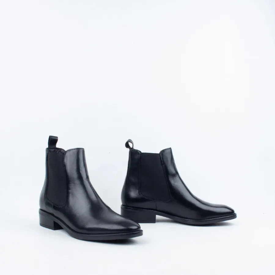 Chelsea^EOS Seneca Boot Black